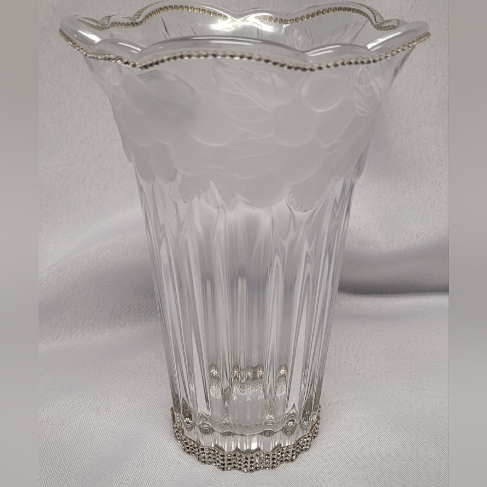 Elegant Frosted Glass Vase